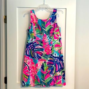 Lily Pulitzer dress size 4. Great condition.